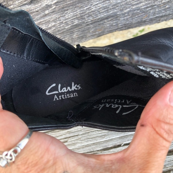 Clarks Artisan women’s 6 Black leather ankle boots Booties 87390 side zip heels - Picture 6 of 12